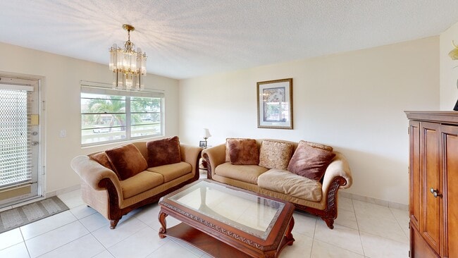 48 Sheffield B unit 480, West Palm Beach, FL 33417 - photo 2