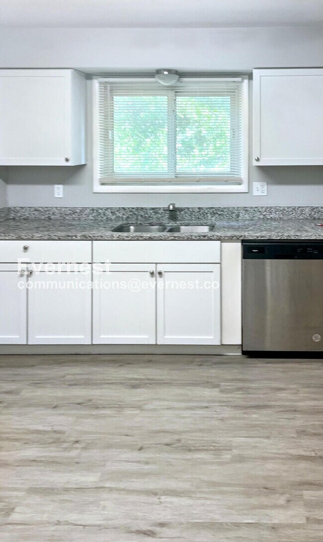 13617 Craig Ave, Grandview, MO 64030 - photo 3