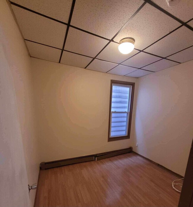 bedroom 2 - no closet