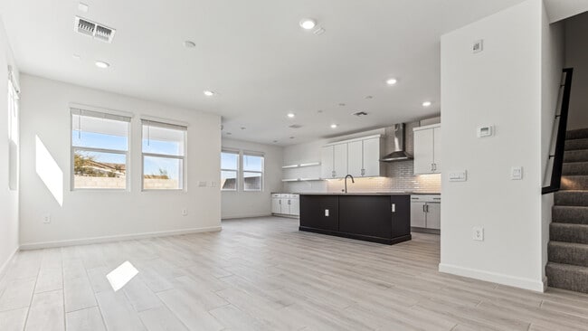 1169 E Kachina Trail, Phoenix, AZ 85042 - photo 3