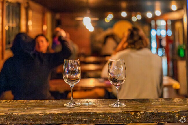 Several good bars and restaurants can be found near Anza Vista on Divisadero Street.