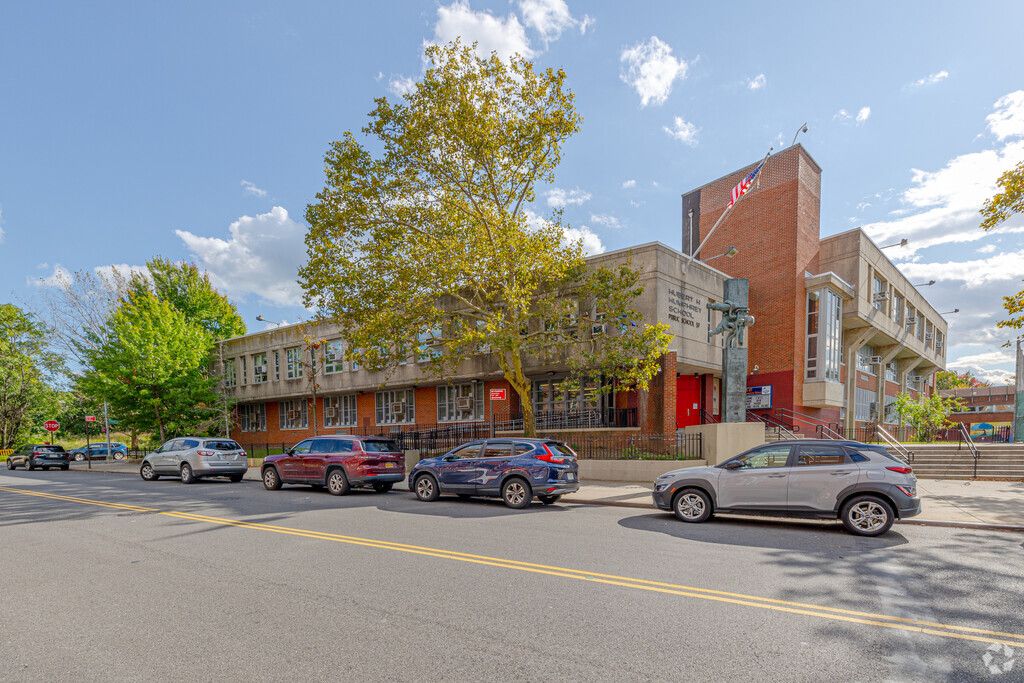 The Hubert H. Humphrey is a Public Pre-K & Elementary School in Concord, Staten Island, NY.