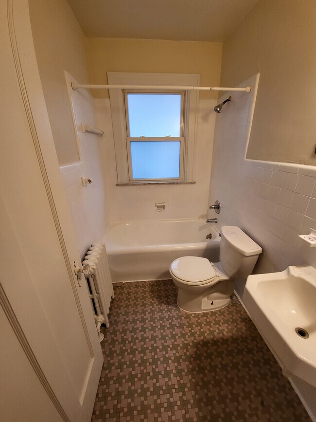 6224 Kennedy Ave unit 3, Cincinnati, OH 45213 - photo 4