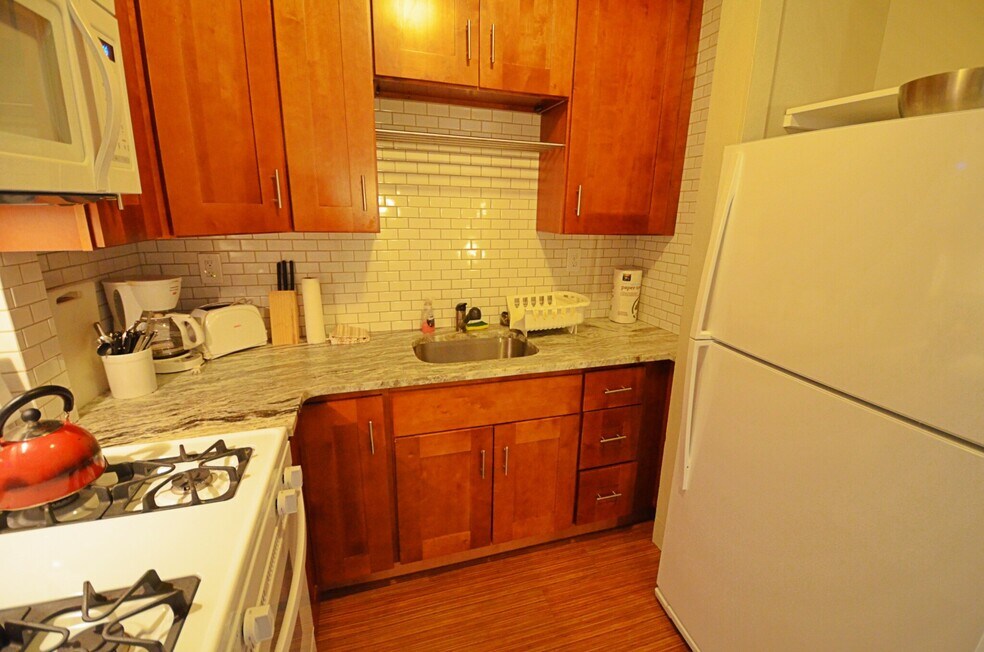 437 Hanover St unit 2, Boston, MA 02113 - photo 1