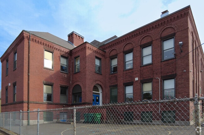 Aborn Elementary School in Lynn has an overall grade of C- on Niche.
