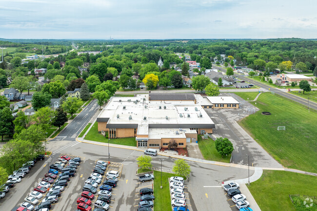 Poynette Middle School in Poynette, WI has 276 students in grades 5-8.