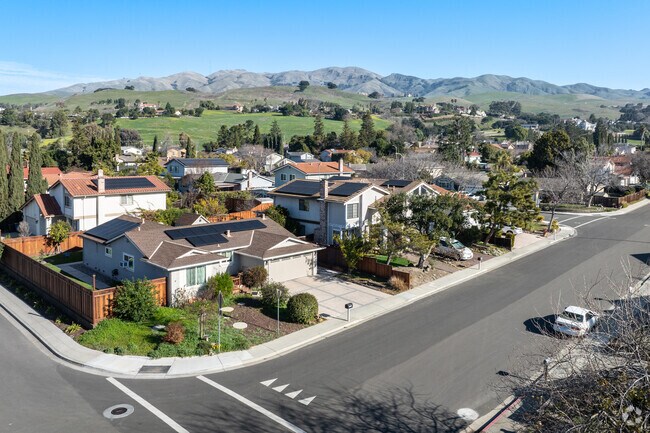 Milpitas features spacious multi-story homes built in the late 1980s with private driveways.