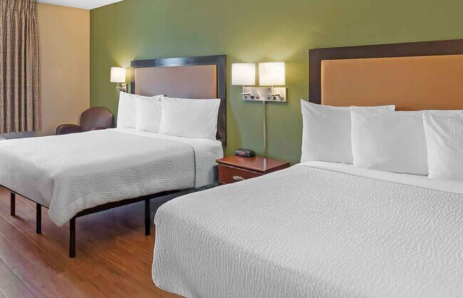 809 Greenbrier Cir, Chesapeake, VA 23320 - photo 7