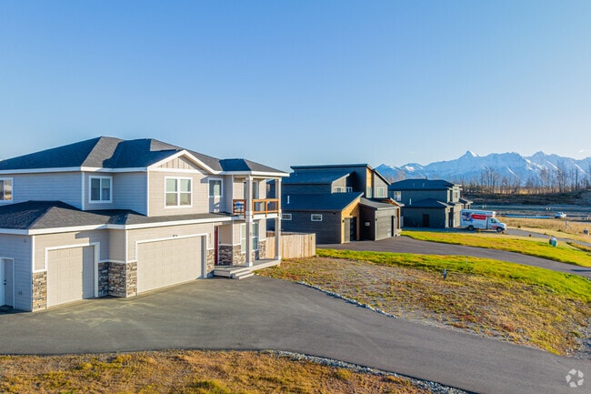Homes in Gateway are often a mix of Craftsman, contemporary, and cottage architecture.