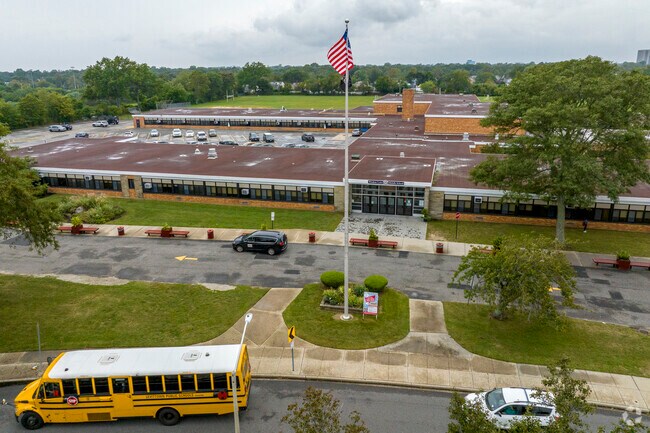 Wisdom Lane Middle School in Levittown has 776 students in grades 6-8 with a ratio of 11 to 1.