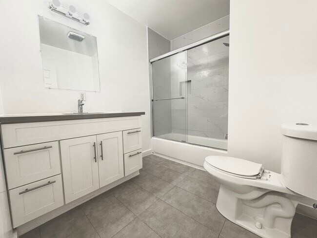 1110 N Sweetzer Ave, West Hollywood, CA 90069 - photo 6