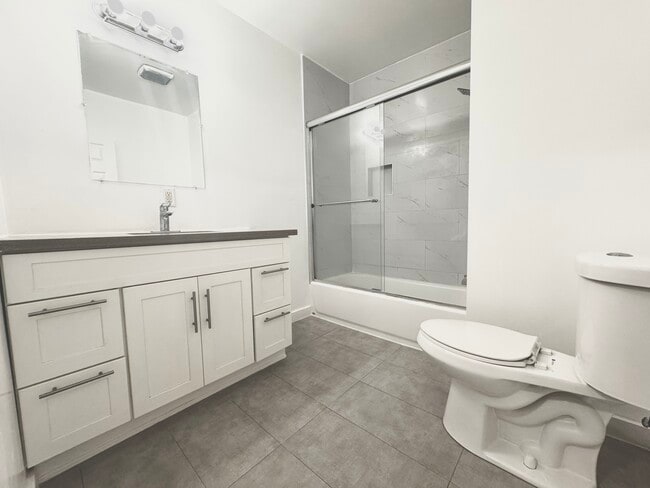 1110 N Sweetzer Ave, West Hollywood, CA 90069 - photo 7