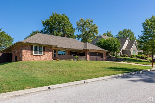 Homes in Livingston Park display a mix of architectural styles.