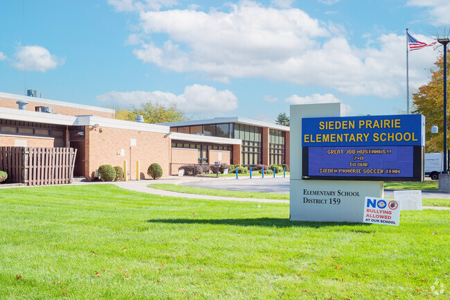 Sieden Prairie Elementary School has 257 students with a teacher ratio of 14 to 1.