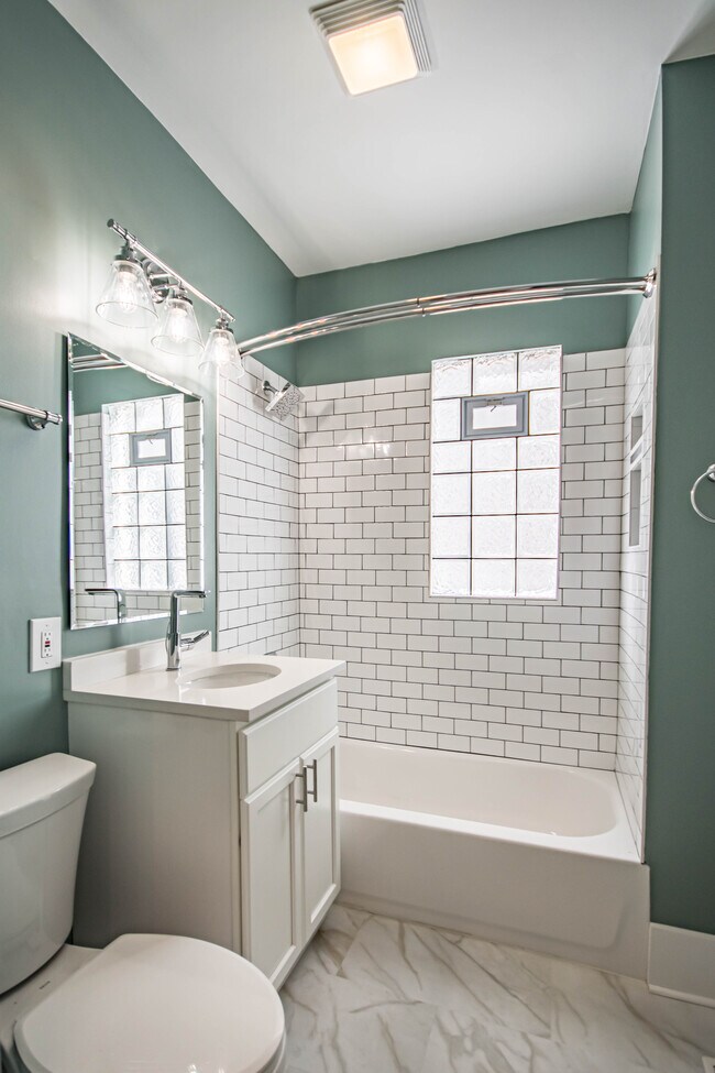 1028 E Pearson St unit 1030, Milwaukee, WI 53202 - photo 2