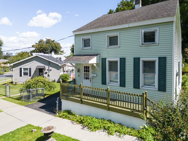 Second Ave is a walkable neighborhood through and through