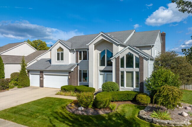 Beautiful modern homes are plentiful in Northeast Buffalo Grove.