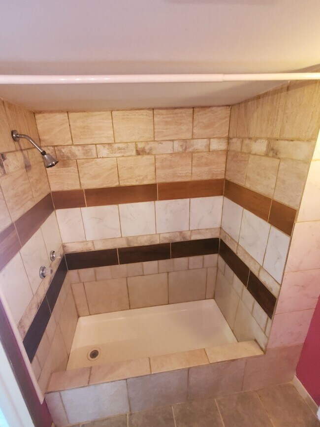 1180 Atwood Ave unit 2, Akron, OH 44301 - photo 3