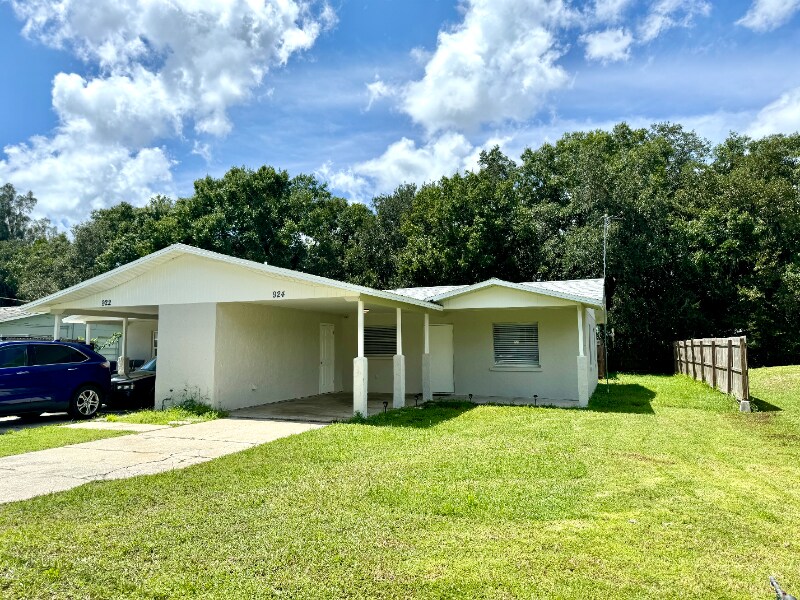 922-924 Hagle Park Rd unit 924, Bradenton, FL 34212 - photo 1