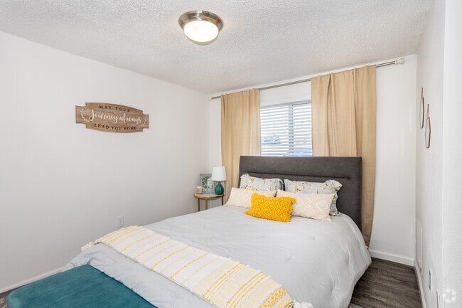 1BR, 1BA - 550SF - Bedroom