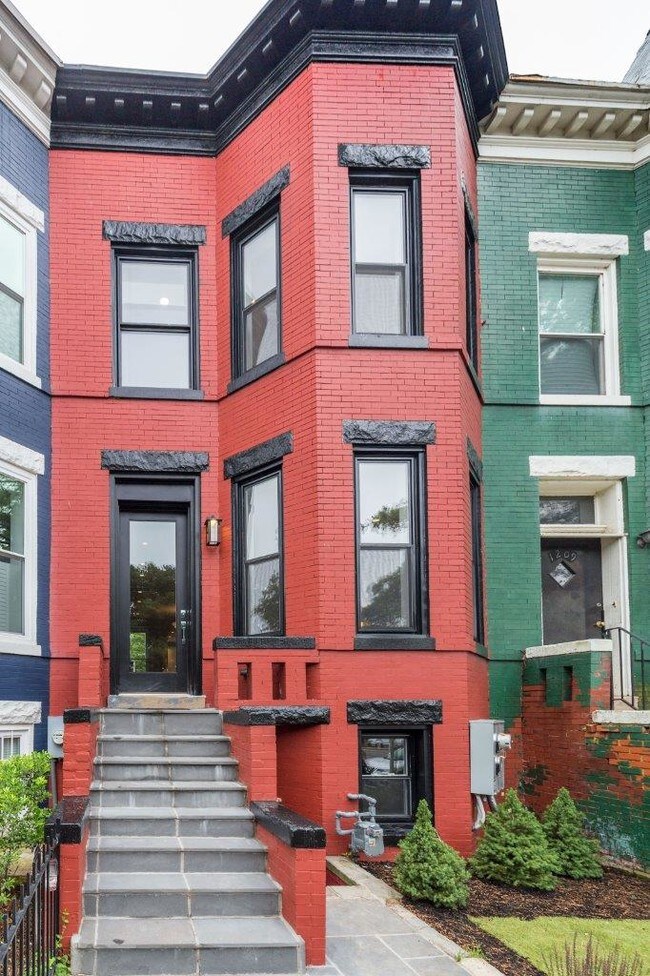 1211 F St NE, Washington, DC 20002