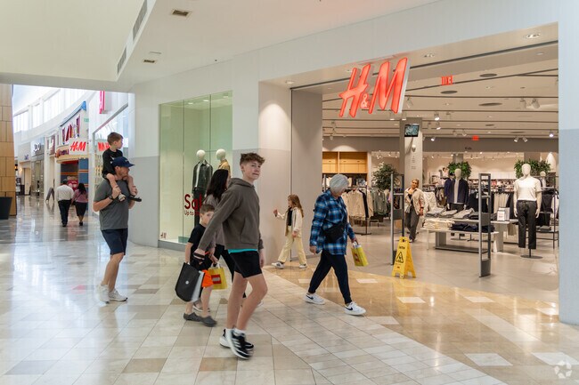 Chandler Fashion Square mall is an indoor mall with higher-end and mainstream retailers.