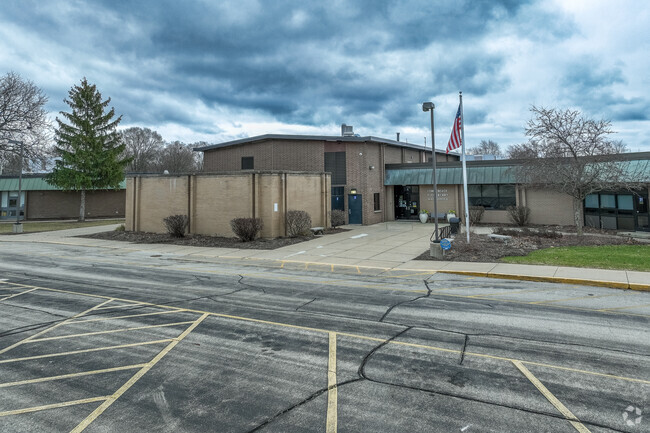Long Beach Elementary School is located off of longbeach road.