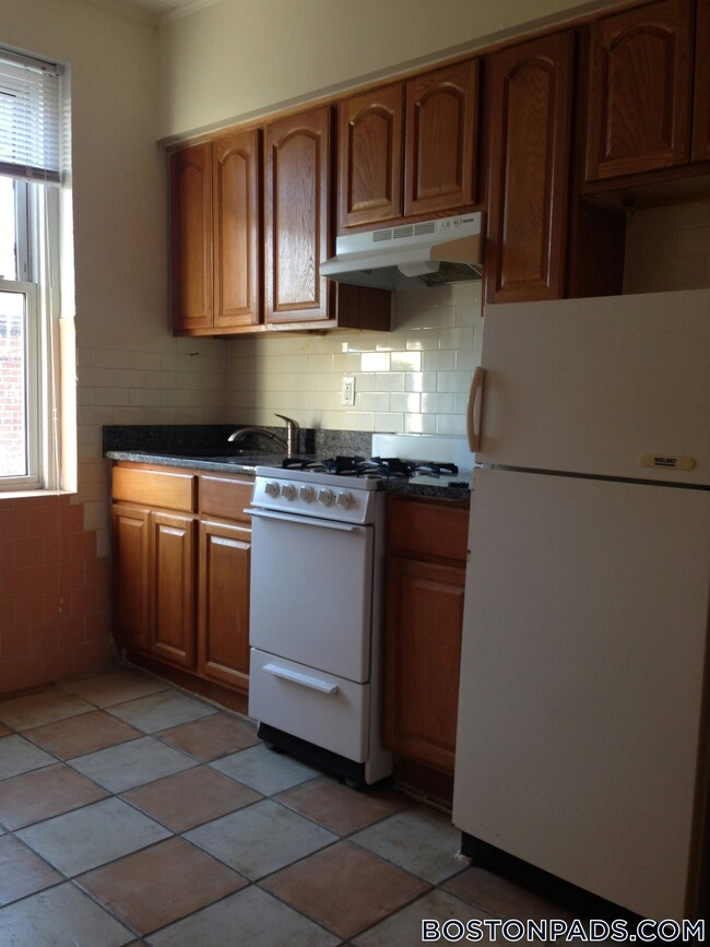 126 Warren St Unit 14, Boston, MA 02135