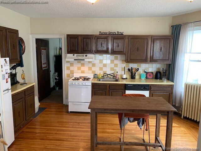 80 Robbins St unit 2, Waltham, MA 02453 - photo 3