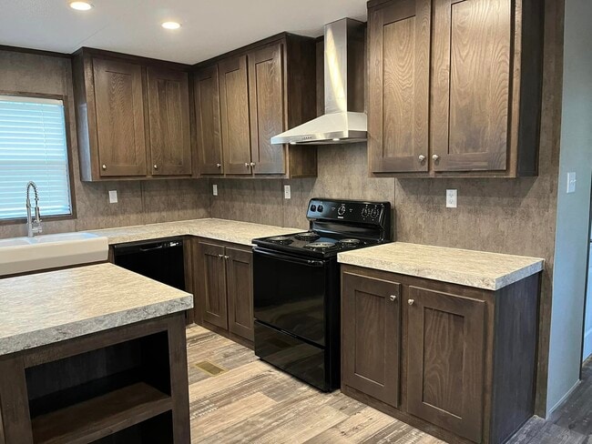 117 Betty St, Conroe, TX 77301 - photo 4