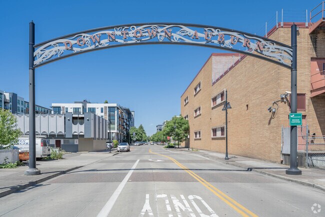 West Hill-Midway is only 5 minutes from Downtown Auburn.