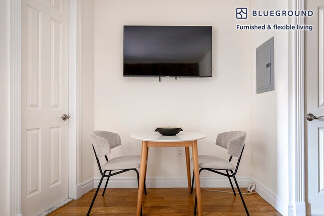 535 Hudson St unit FL3-ID1033, New York, NY 10014 - photo 4