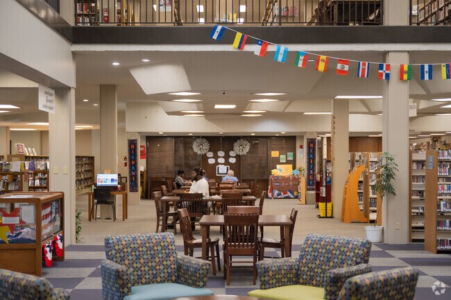 The Tuscaloosa Library is a short drive from Cottondale.