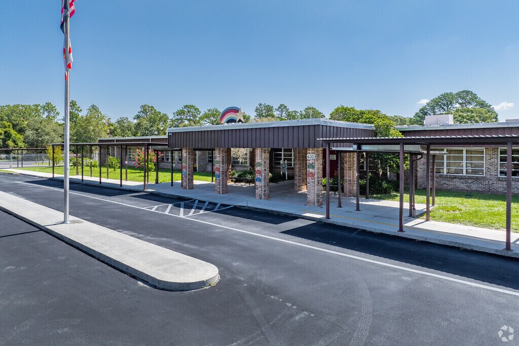 Pleasant Grove Elementary School has 621 students in grades PK, K-5.