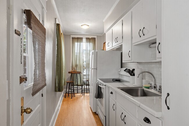 68 Walnut St unit 1S, Manchester, NH 03104 - photo 6