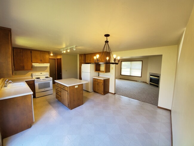 2586 Telluride Trail, Howard, WI 54313 - photo 3