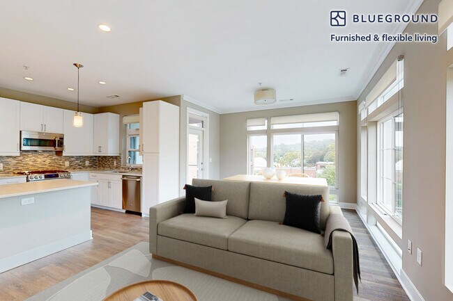 240 E Shore Rd unit FL3-ID3490A, Great Neck, NY 11023 - photo 3