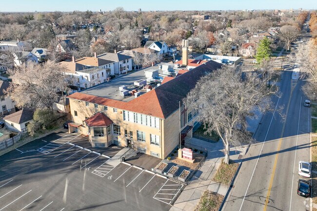 Stonebridge World School: Fostering growth and understanding in Minneapolis' landscape.