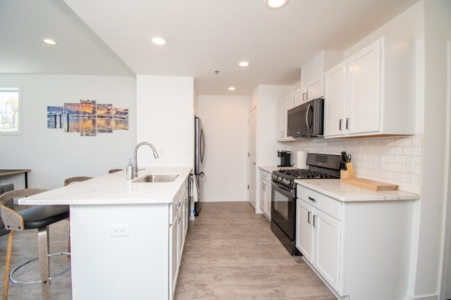 Live Well Apartments - Fully Furnished Units, Royal Oak, MI 48067 - photo 6