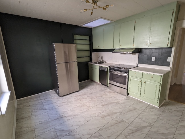 341 Alcatraz Ave unit 4, Oakland, CA 94618 - photo 5