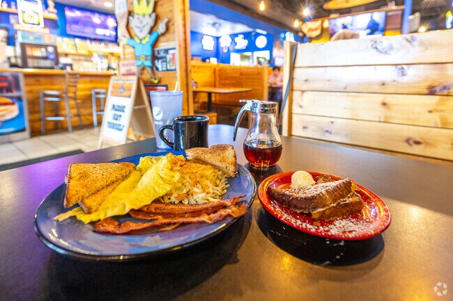 Weggy's On Campus serves up breakfast, lunch and dinner items all day near Buscher Park.