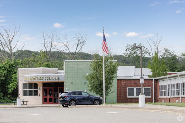 Stonybrook School teaches kids from grades K-5.