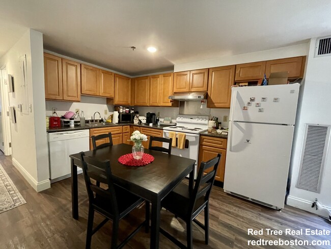 1 Pine St unit B, Boston, MA 02111 - photo 3