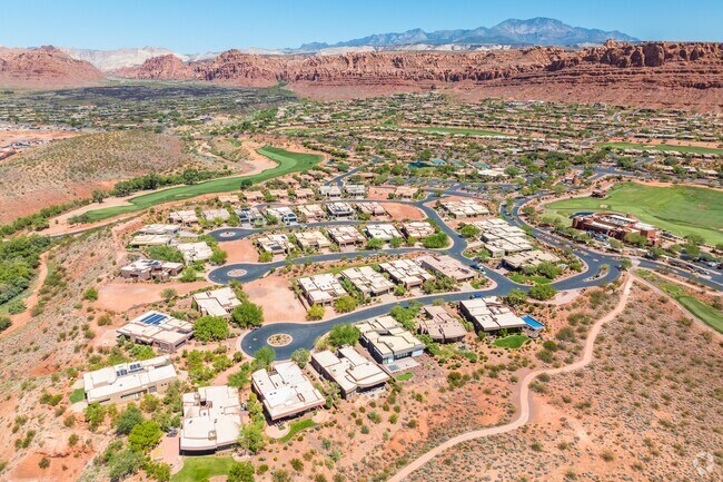 Single family houses in Entrada Utah have great views of the red cliffs around them.