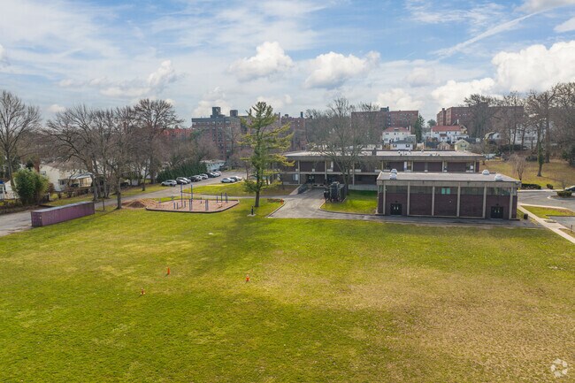 Discover the Traphagen School at 72 Lexington Ave, Mt Vernon, NY 10552.