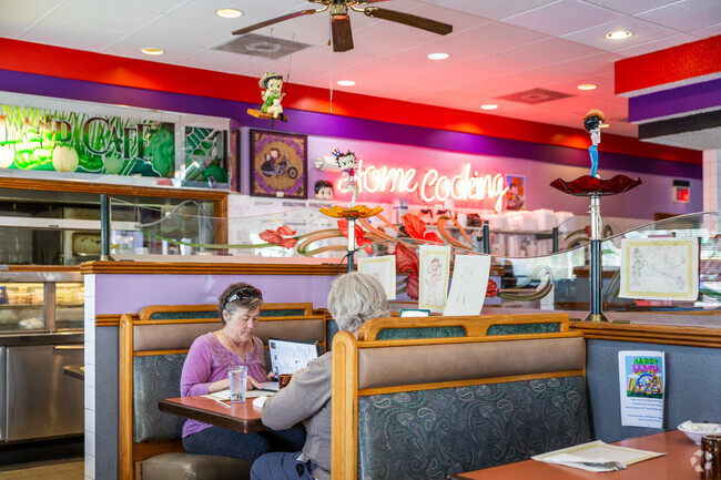Island Lake Cafe has a bright and colorful interior with delicious American fare.