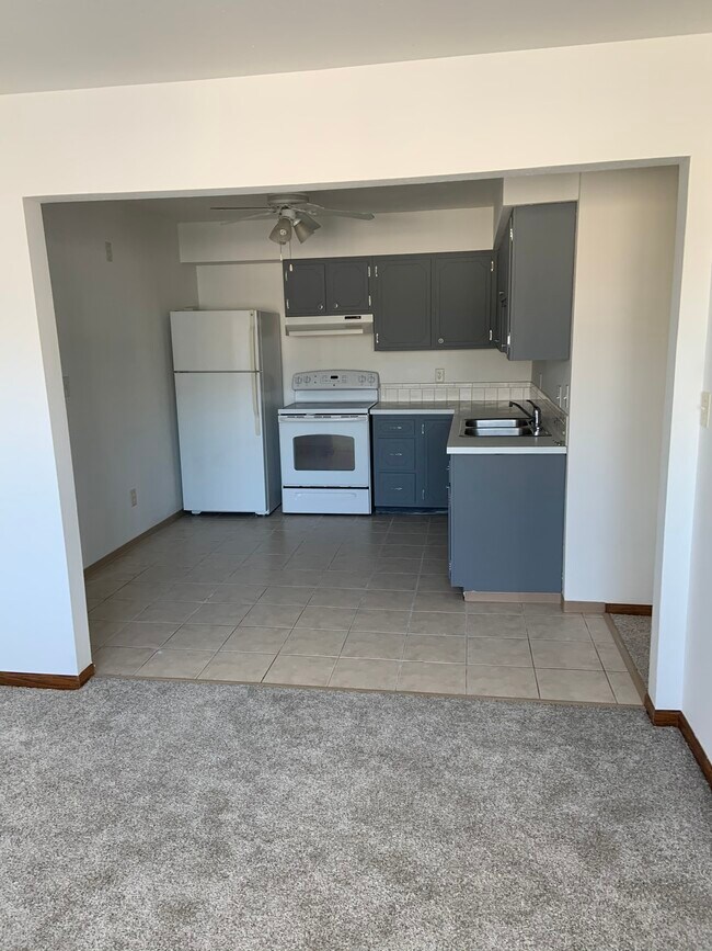 20427 W Clark Ave unit 7, Galesville, WI 54630 - photo 7