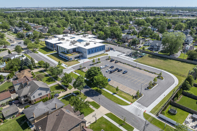 Field Elementary School is located conveniently near a residential area.