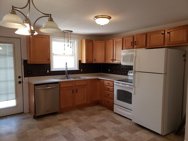 1 Feng Dr unit 1B, Raymond, NH 03077 - photo 2