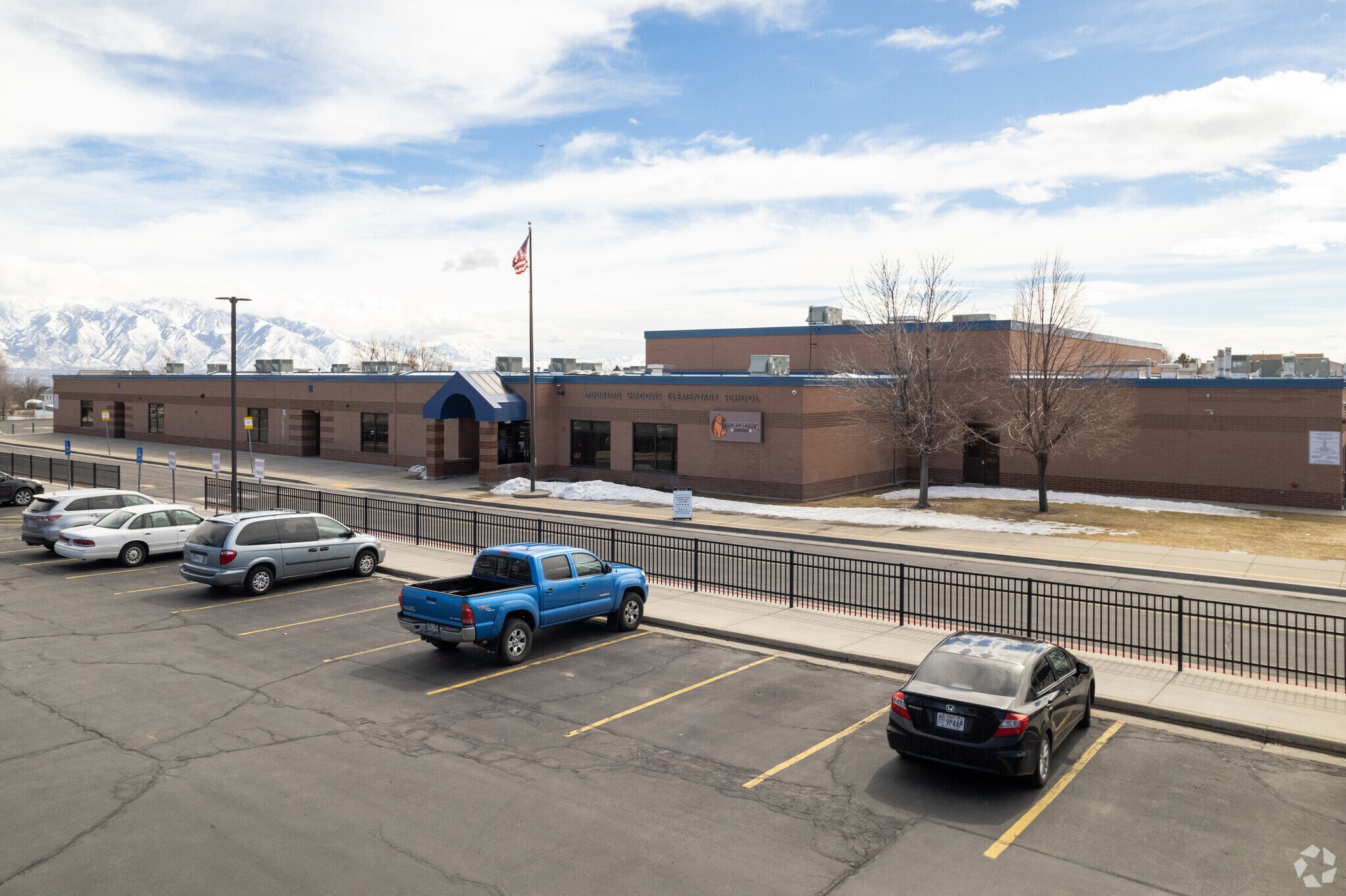 Mountain Shadows Elementary School serves young students throughout Shadow Mountain.